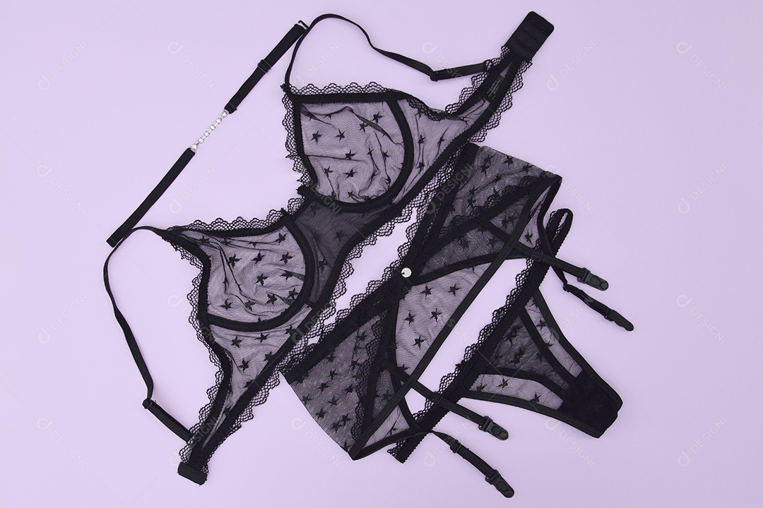 Roupa íntima feminina preta sexy de renda em fundo claro