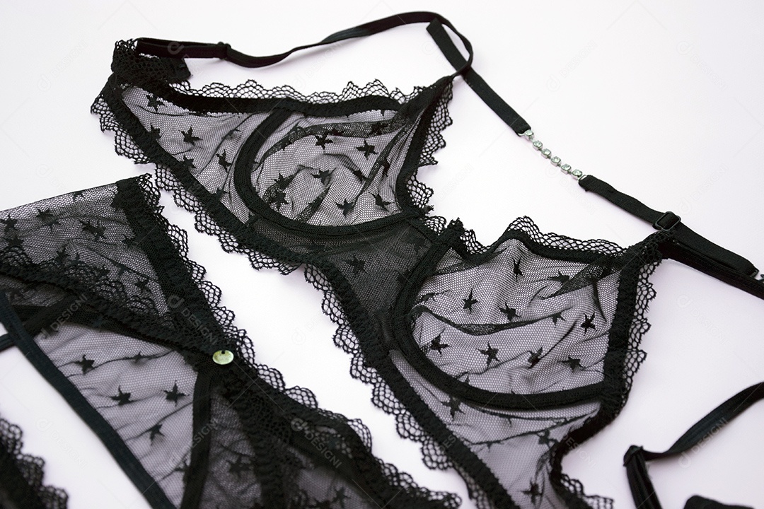 Lingerie de renda linda em fundo branco