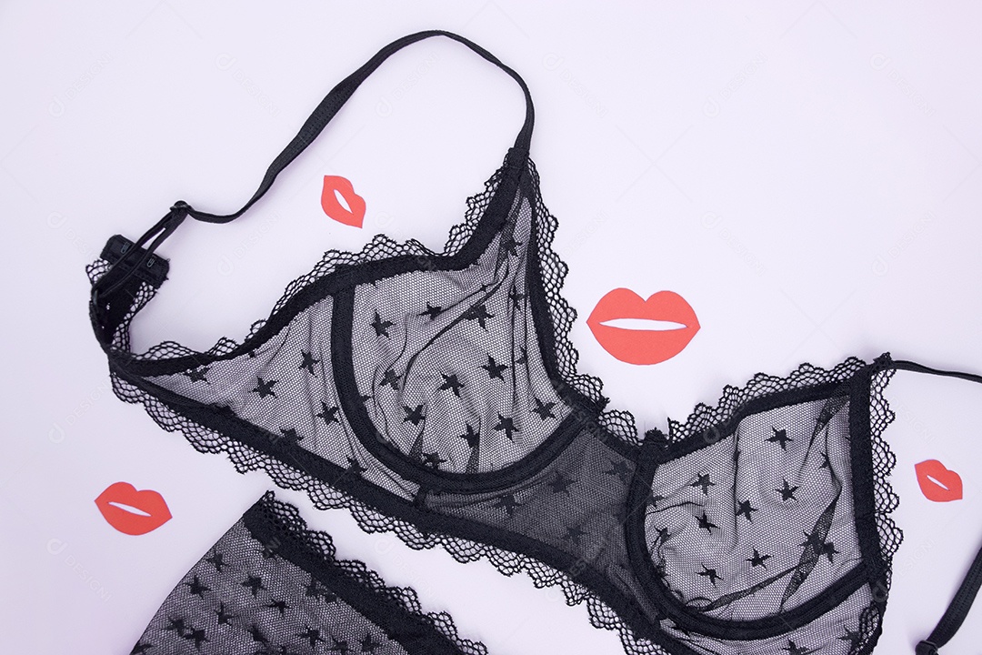 Lingerie de renda linda com muitas camisinhas