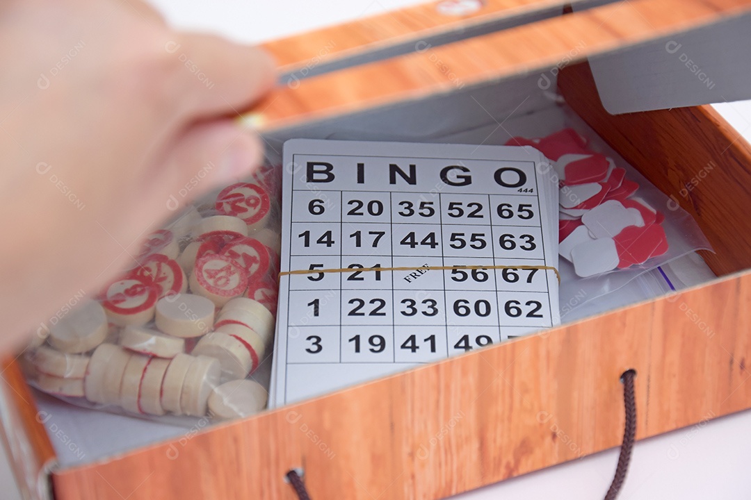 A Loteria Russa tem regras semelhantes às do clássico jogo de bingo mundial