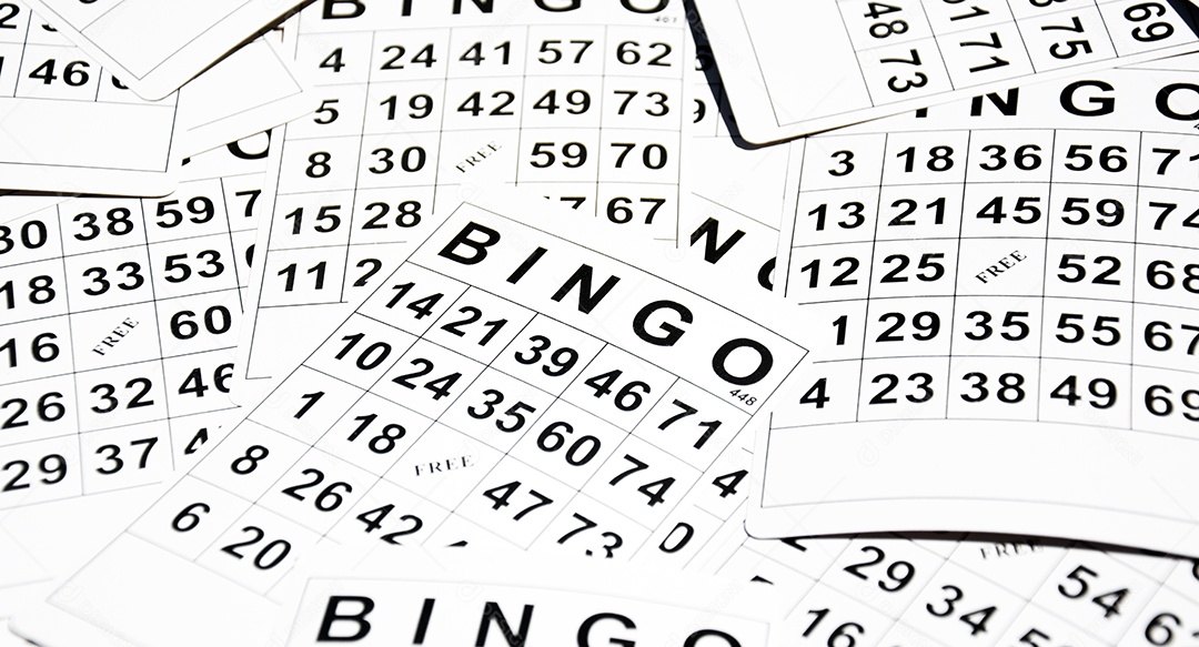 Bingo jogo da sorte muitas cartelas sobre fundo claro