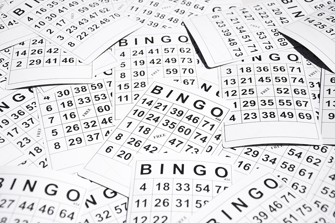 Várias cartelas de bingo