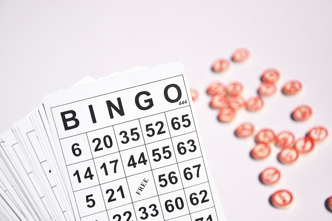 Cartelas de bingo para jogo sobre fundo branco