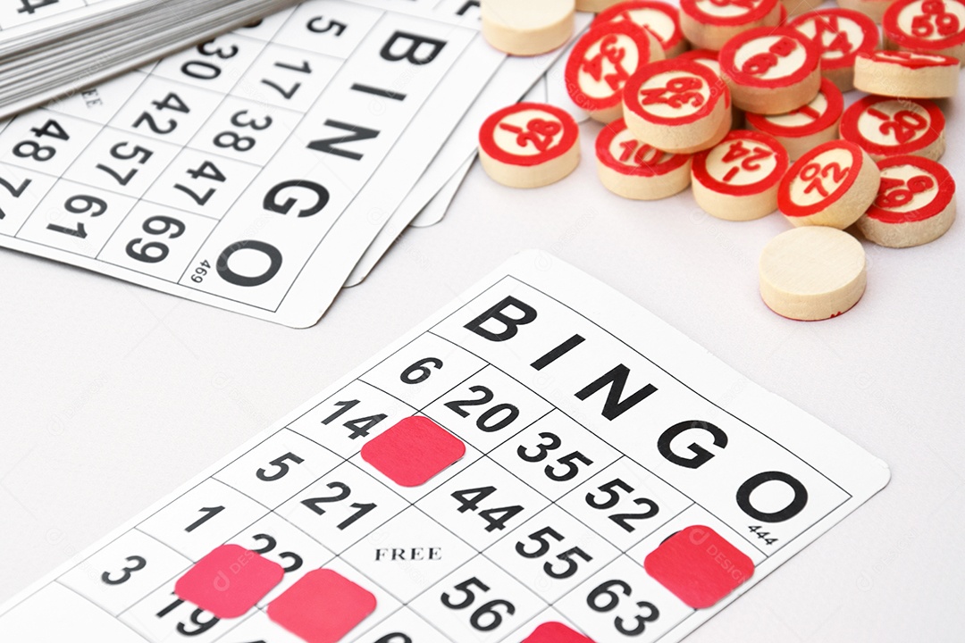 Muitas cartas para um jogo de tabuleiro de bingo