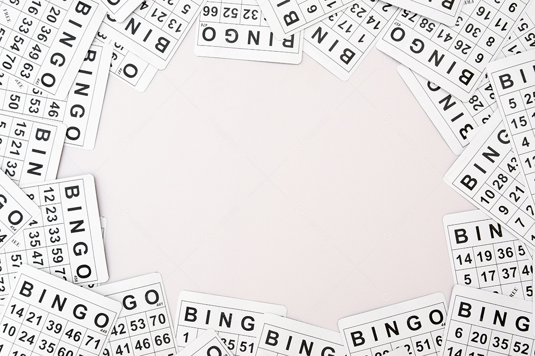 Cartelas de bingo em circulo sobre fundo branco