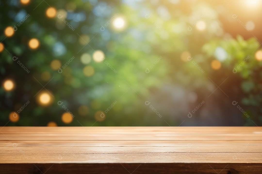 Mesa de madeira vazia fundo claro desfocado