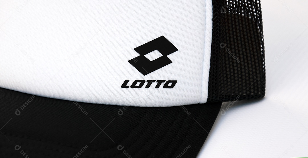 Detalhes de boné da marca Lotto