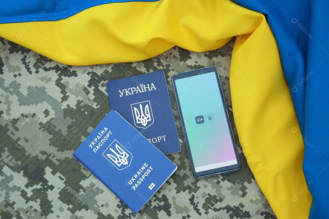 Aplicativo de Deus na tela do smartphone em fundo de pixel militar