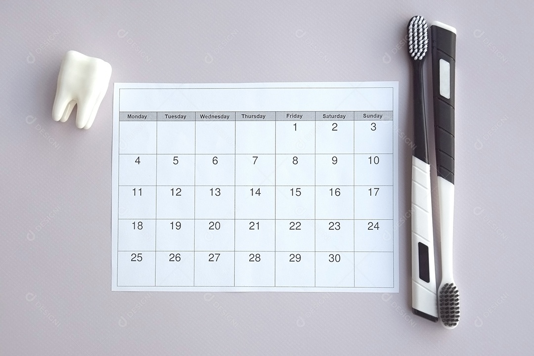 Calendário figura de dente e duas escovas de dentes preta sobre fundo claro