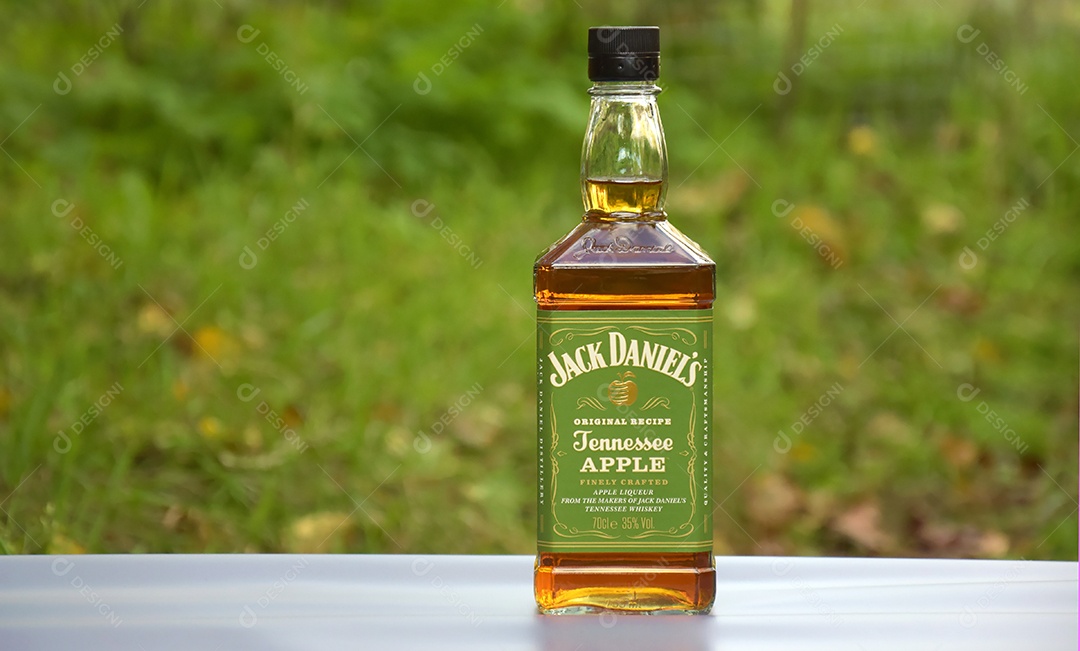 Garrafa de whisky Jack Daniel´s fundo natural