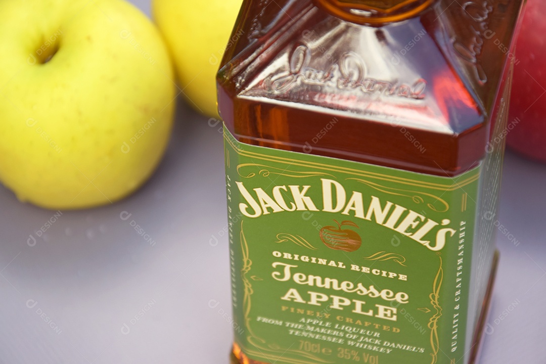 Garrafa de Jack Daniels com sabores Maçã