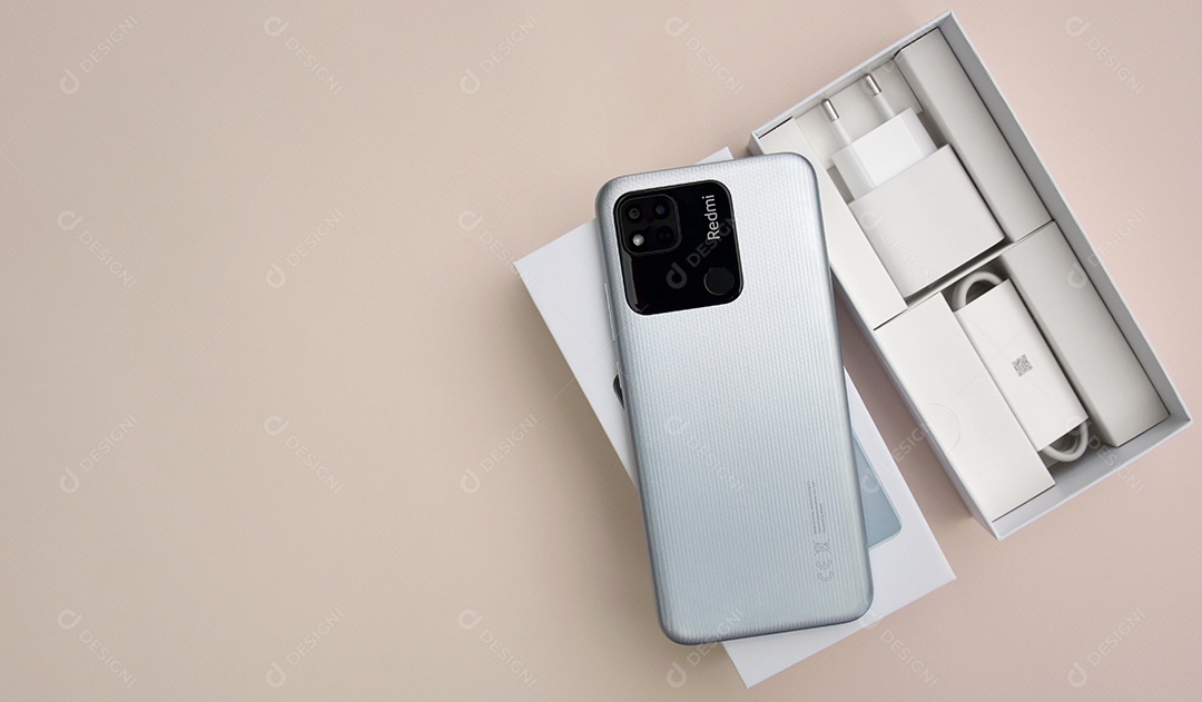 Celular Redmi 10A prata lançamento da Xiaomi