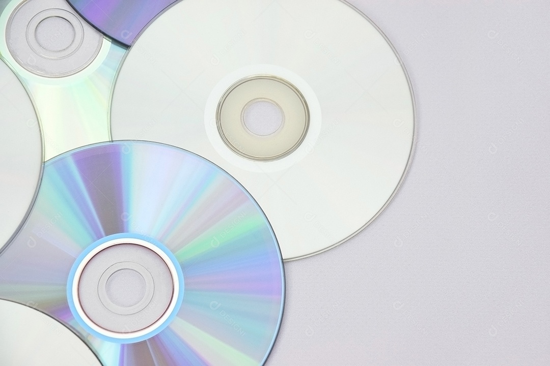 CDS antigo sobre fundo claro