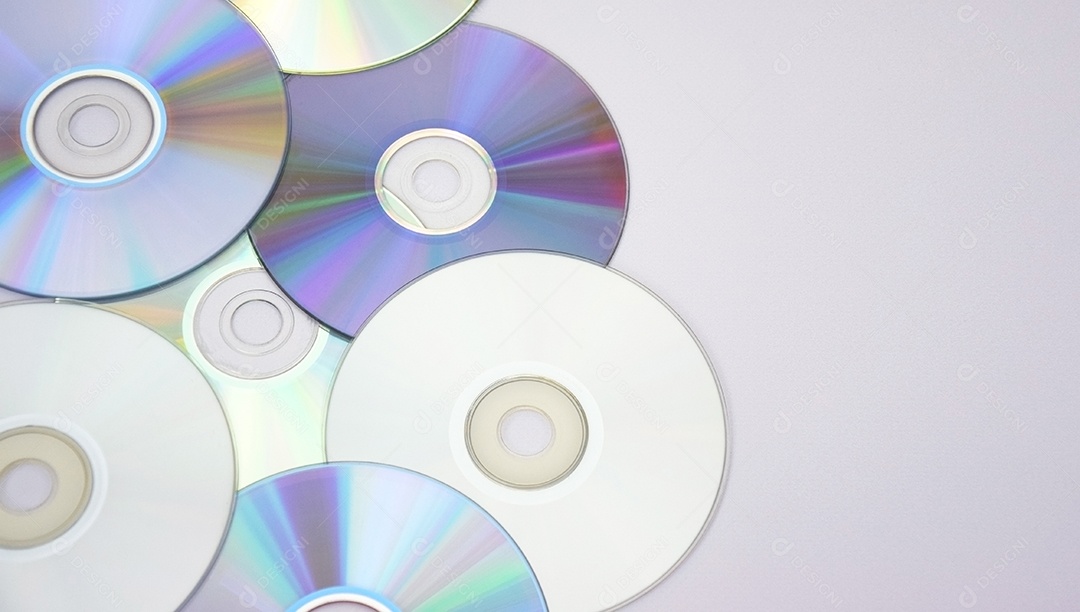 CDS antigo sobre fundo claro