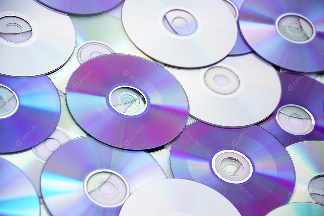 CDS antigo disposto como pano de fundo