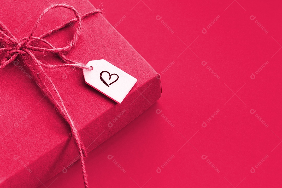 Caixa de presente artesanal conceito dia dos namorados