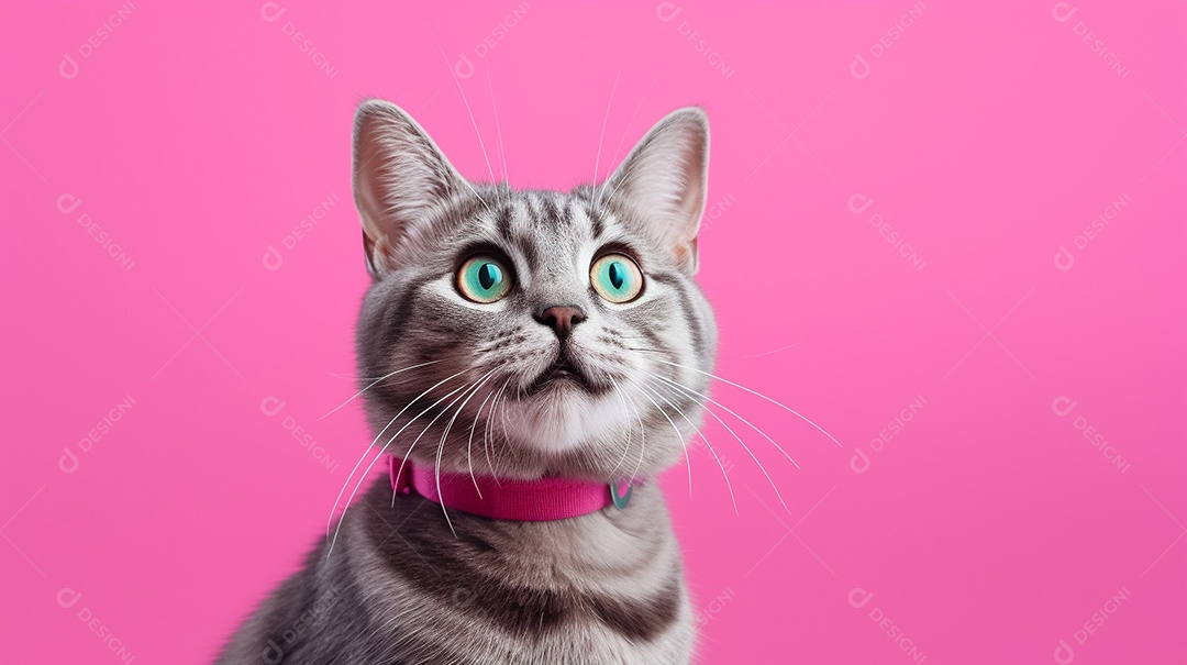 Um lindo gatinho malhado usando coleira rosa em fundo pastel Generative IA