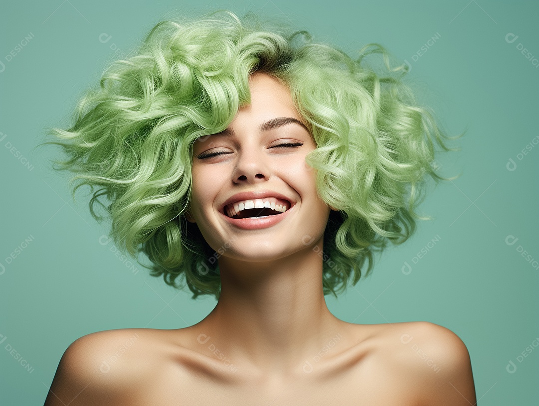 Retrato de uma jovem sorridente com cabelo curto e encaracolado tingido de verde em fundo pastel generative IA