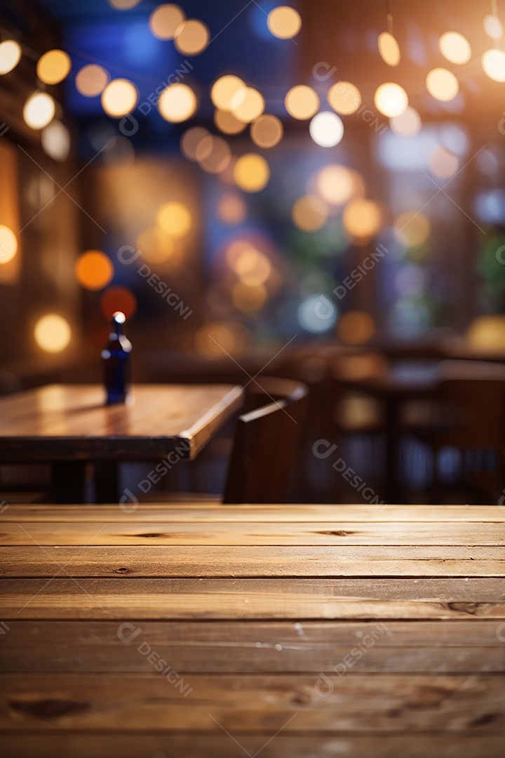 Mesa de madeira vazia fundo claro desfocado