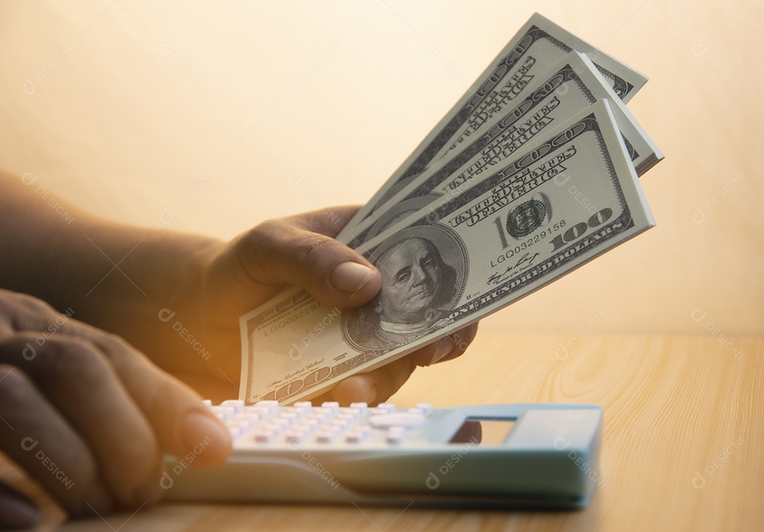 Percentagem de crescimento do investimento e taxas de juros de depósitos