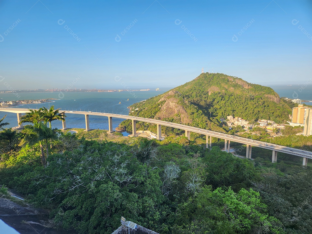 Vista da terceira ponte que liga Vila Velha a Vitória no Espírito Santo
