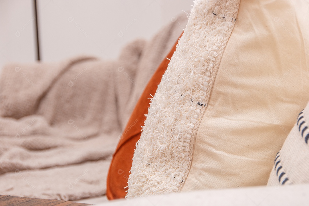 Detalhe de travesseiro em uma cama