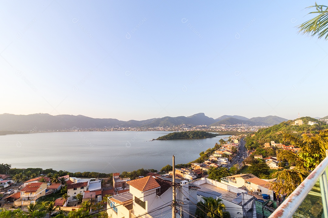 Vista da lagoa Piratininga em Niterói no Rio de Janeiro