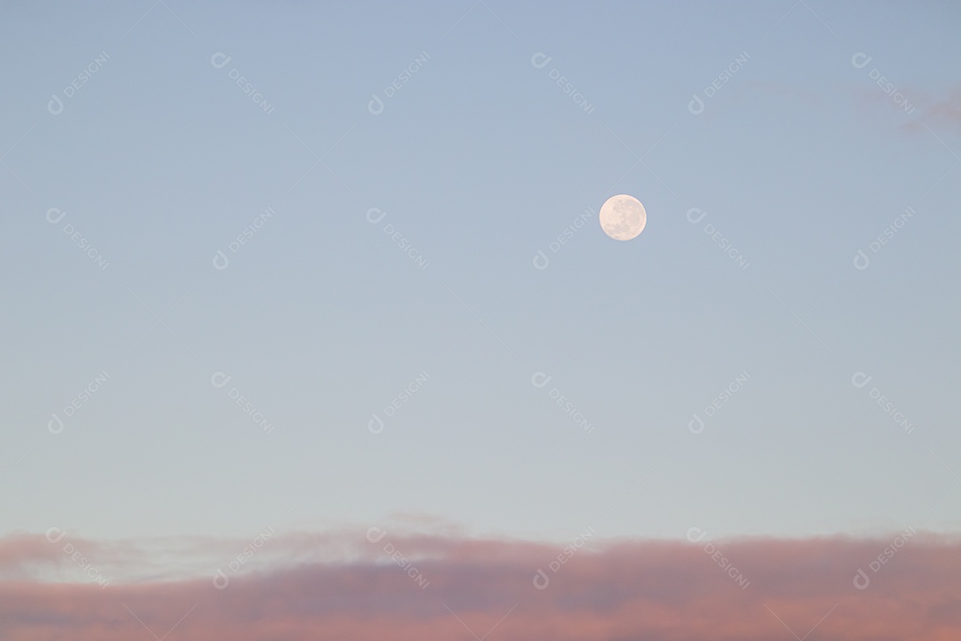 Lua cheia no céu