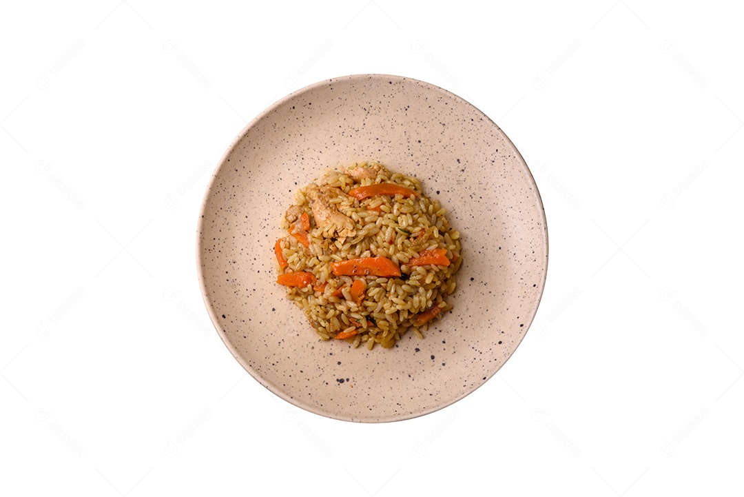 Prato de comida sobre fundo isolado branco