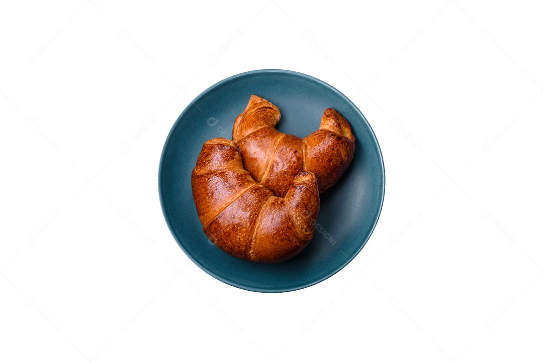 Prato de comida sobre fundo isolado branco