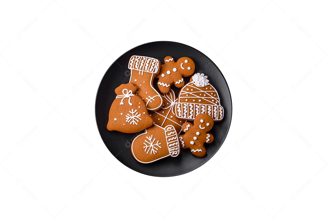 Prato de biscoitos sobre fundo isolado branco