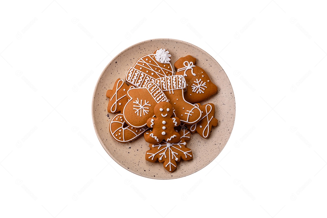 Prato de comida sobre fundo isolado branco