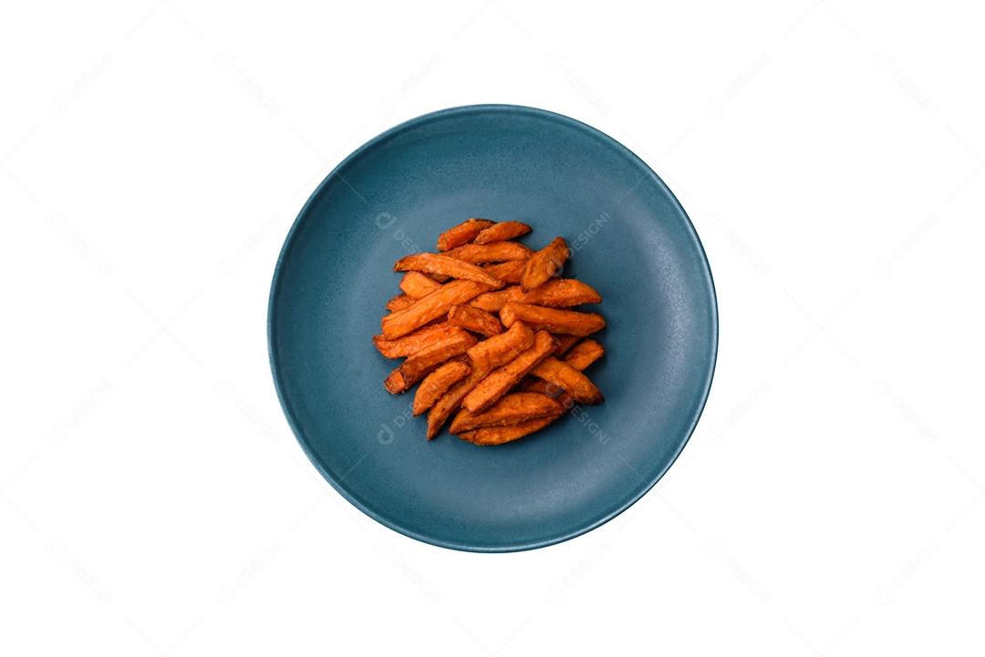 Prato de comida sobre fundo isolado branco