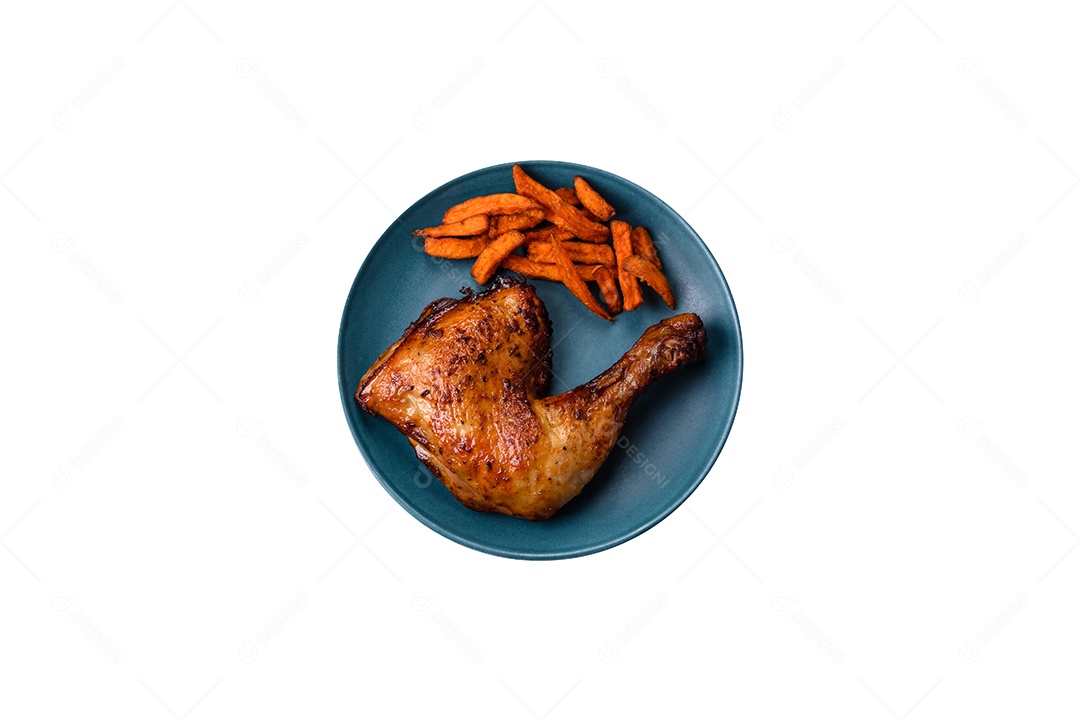 Deliciosa coxa ou quarto de frango grelhado com sal e especiarias