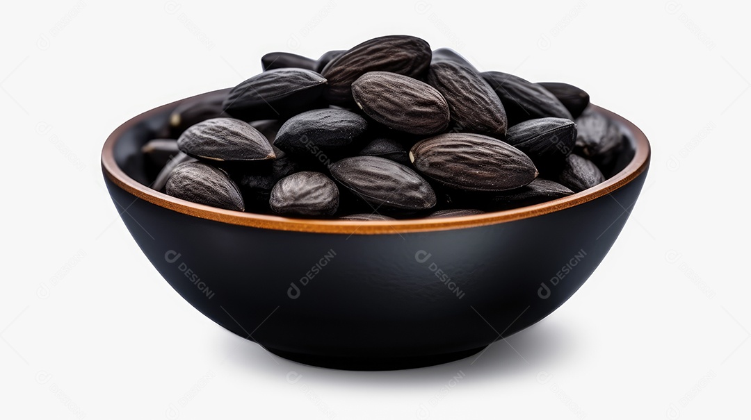 Amêndoa em tigela isolada no fundo branco