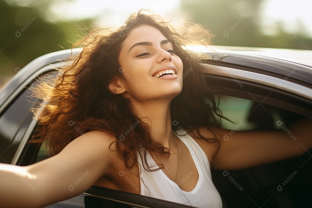 Retrato detalhado de uma jovem alegre com cabelos ventosos sentada em um carro IA generativa