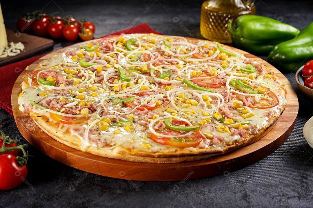 Deliciosa pizza sobre a mesa