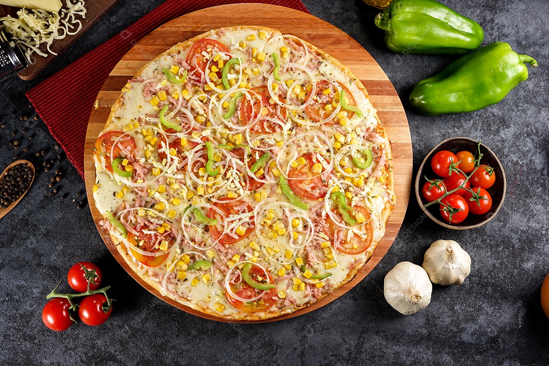 Deliciosa pizza sobre a mesa