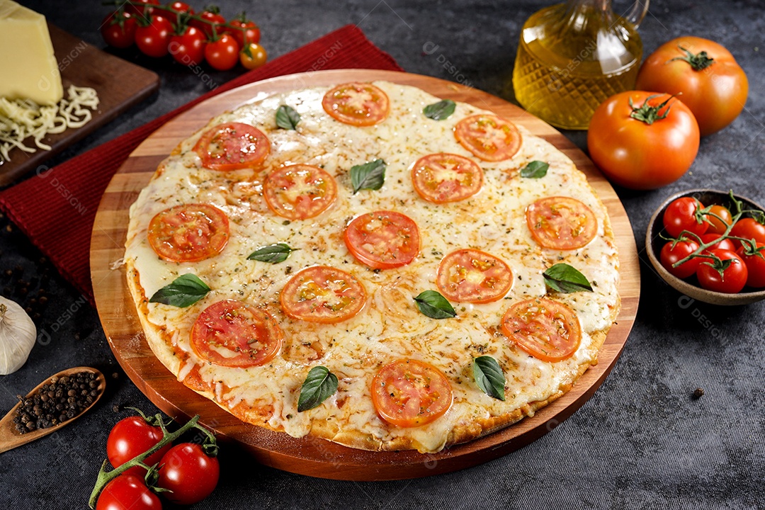 Deliciosa pizza sobre a mesa