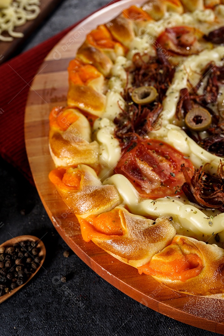 Deliciosa pizza sobre a mesa