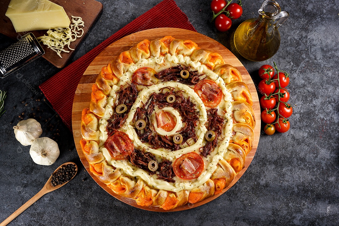 Deliciosa pizza sobre a mesa