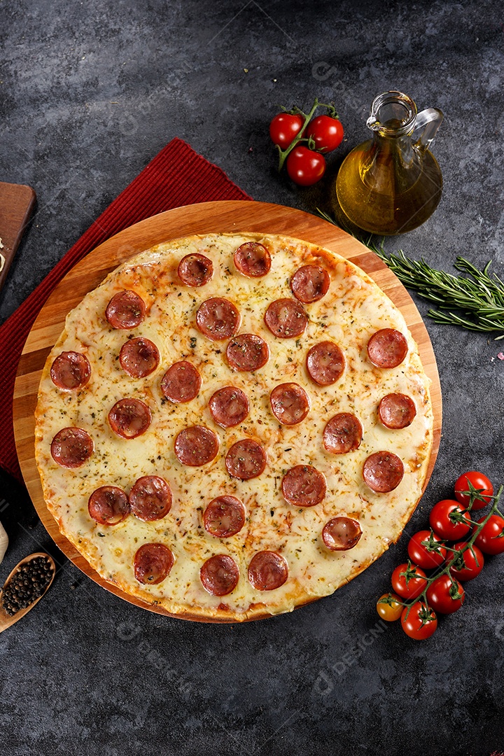 Deliciosa pizza sobre a mesa