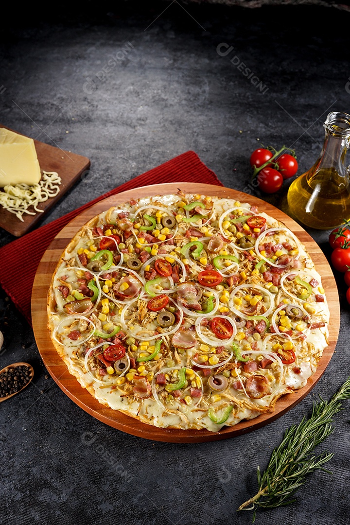 Deliciosa pizza sobre a mesa