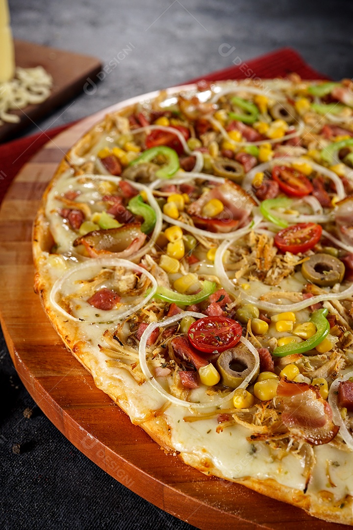 Deliciosa pizza sobre a mesa