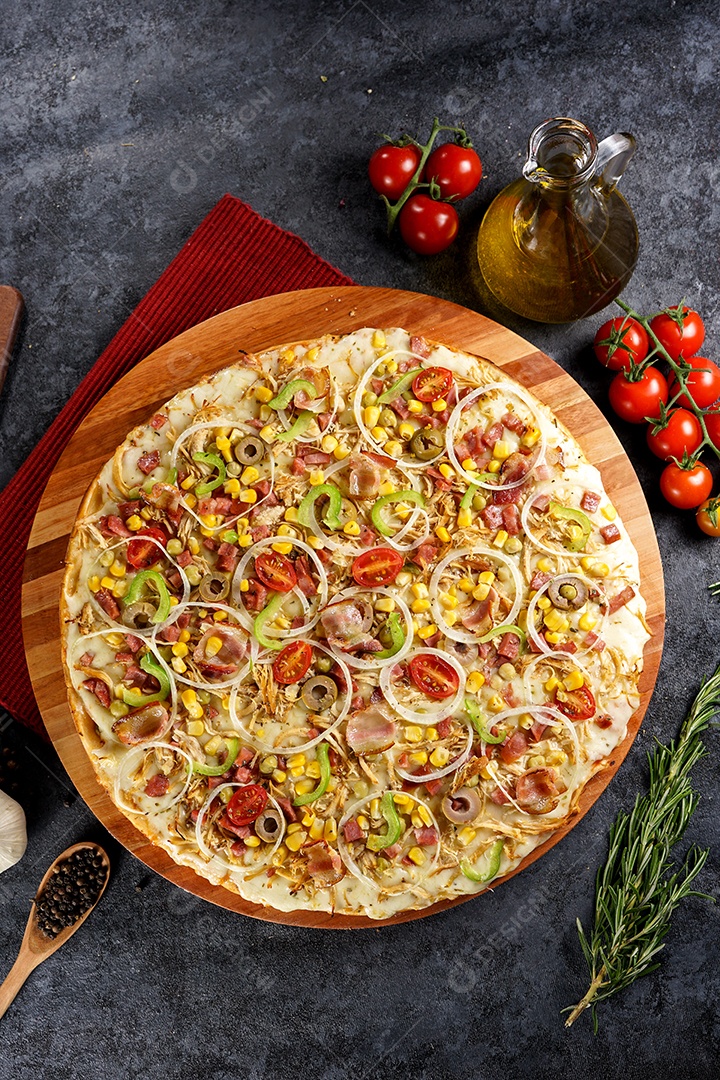 Deliciosa pizza sobre a mesa