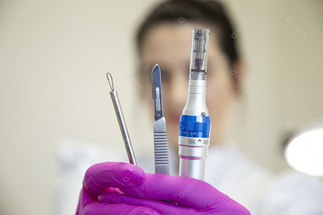 Linda mulher jovem profissional de estética