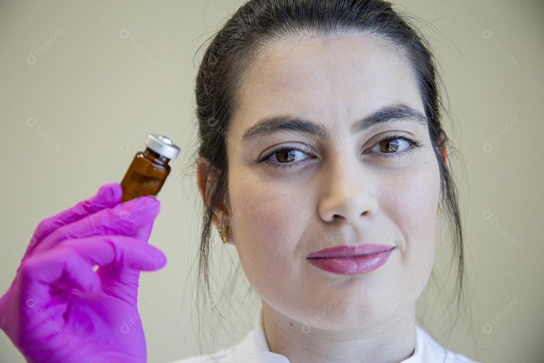 Mulher profissional de estética