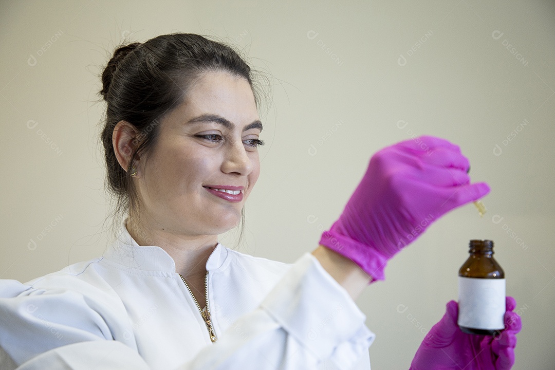 Mulher profissional de estética