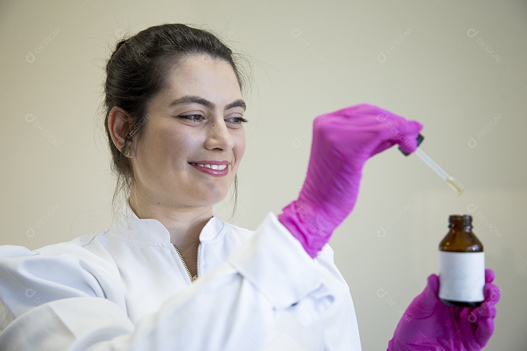 Mulher profissional de estética