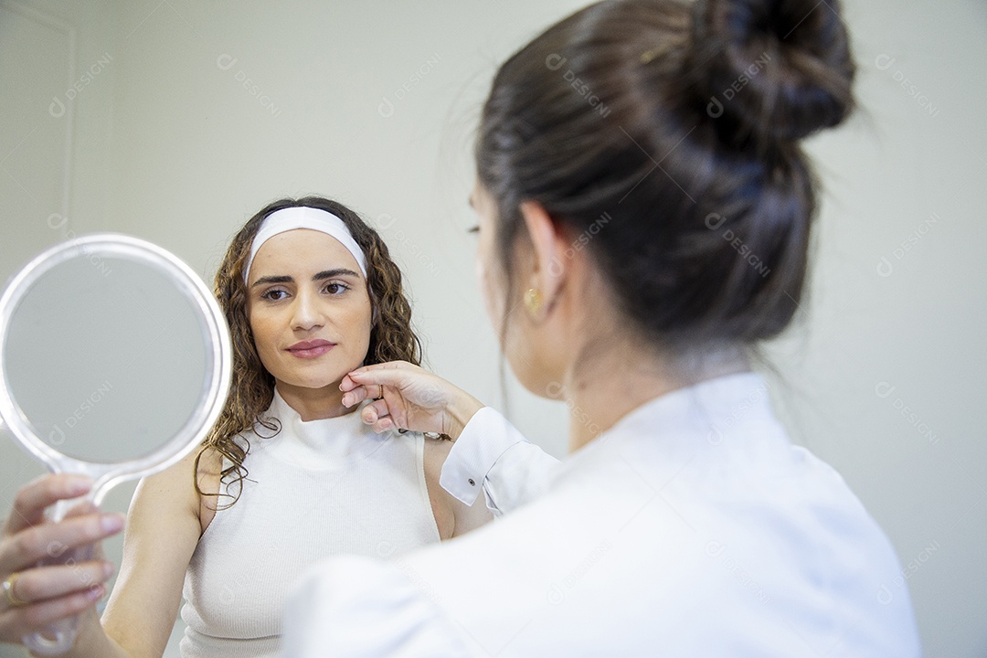 Mulher profissional de estética